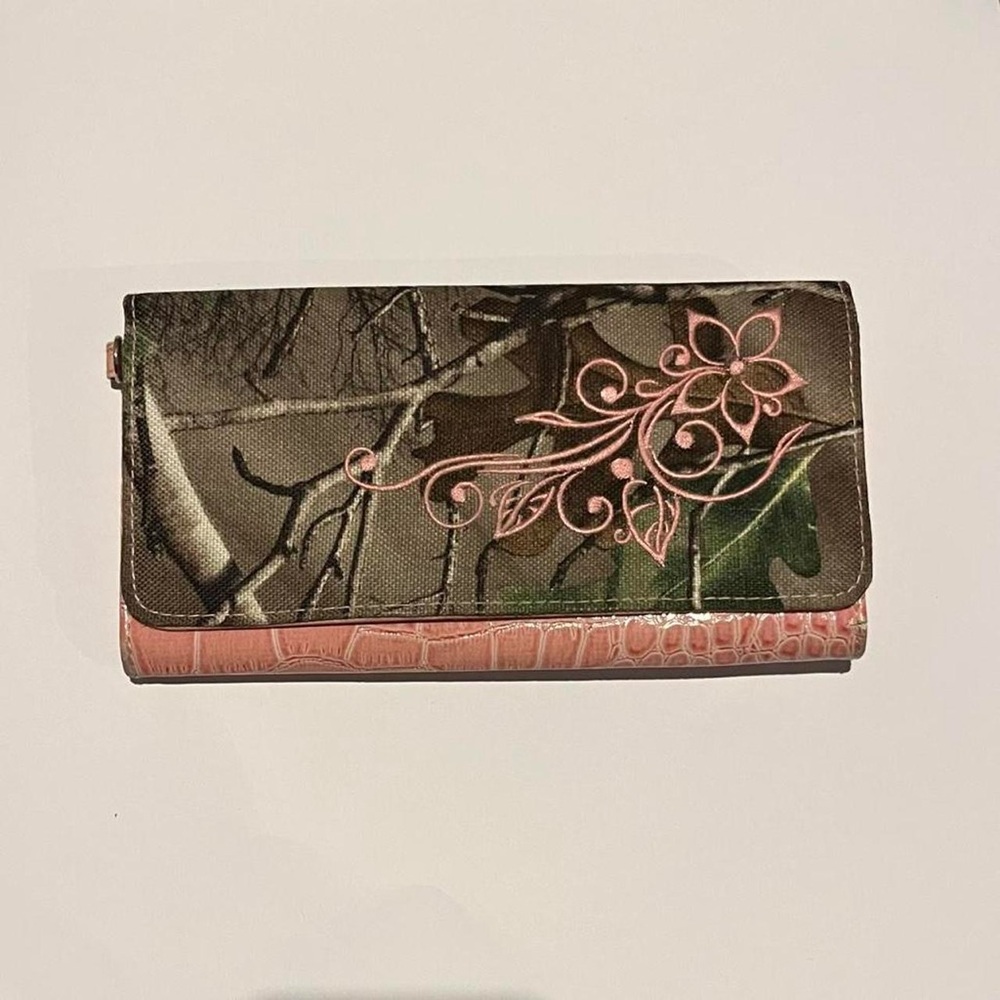 Women's Pink & Green Floral Camouflage Wallet